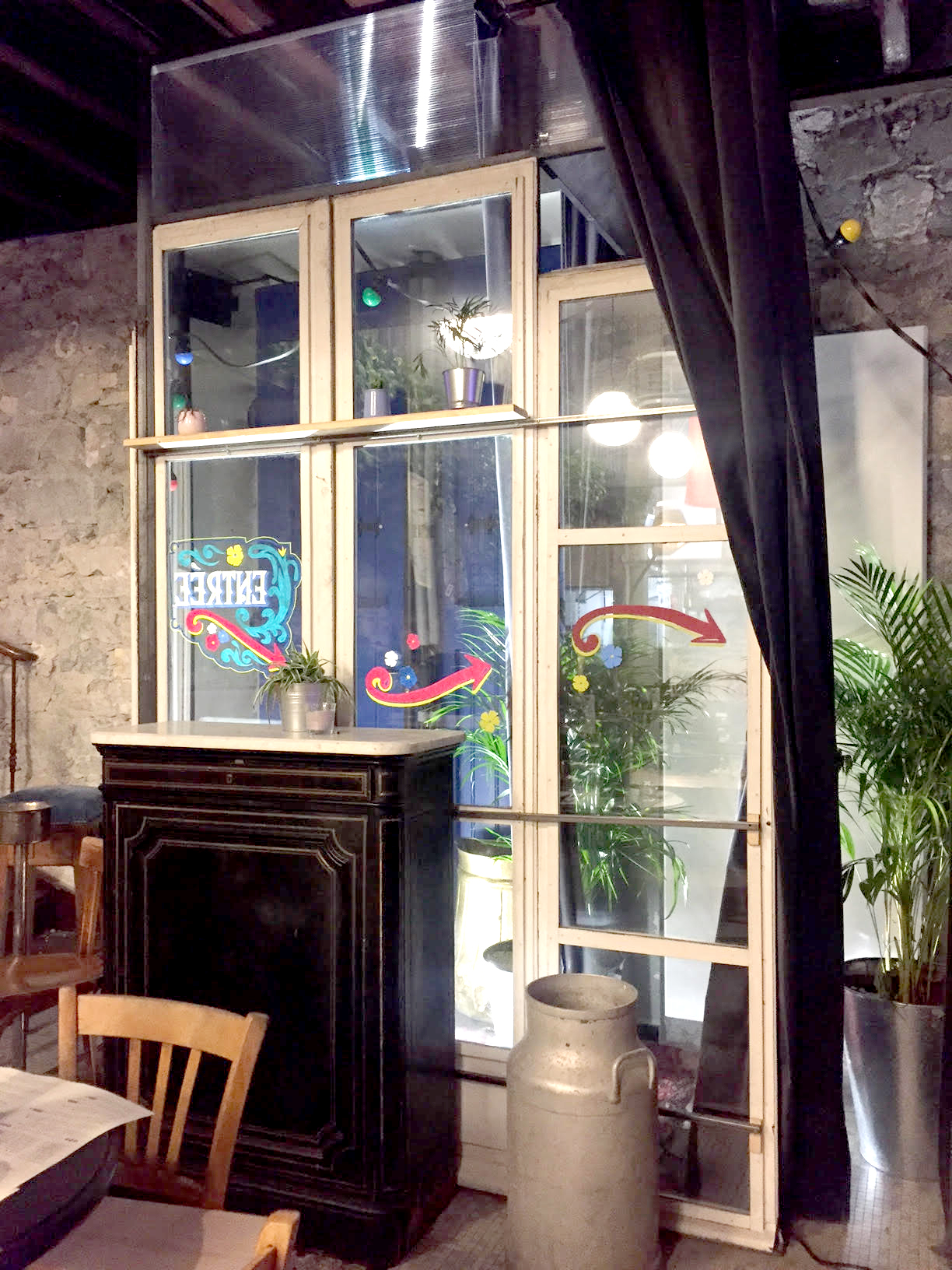 Projet de création d'une signalétique en vitrine pour un restaurant à Grenoble