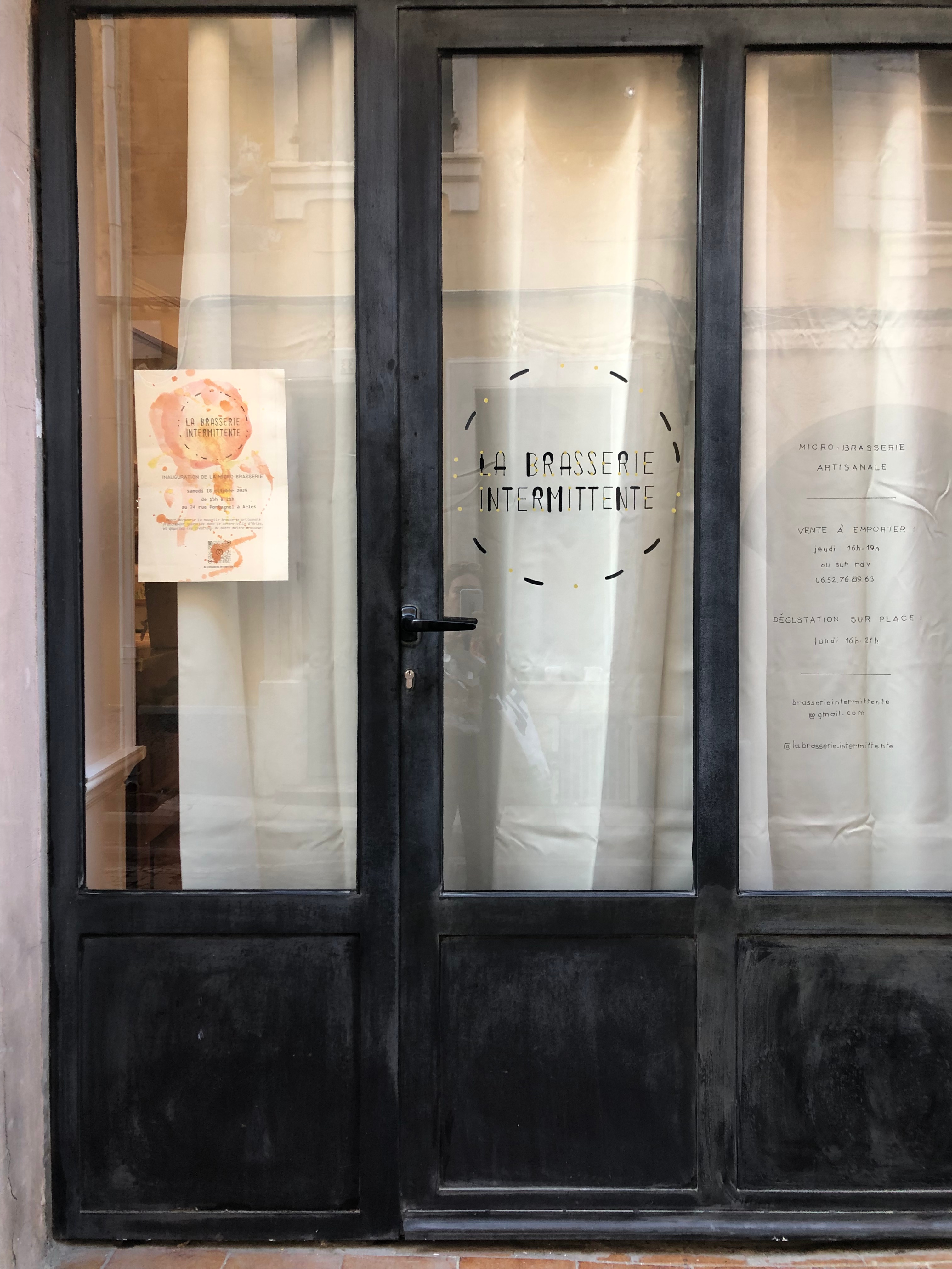 Projet lettrage vitrine Brasserie Intermittente 